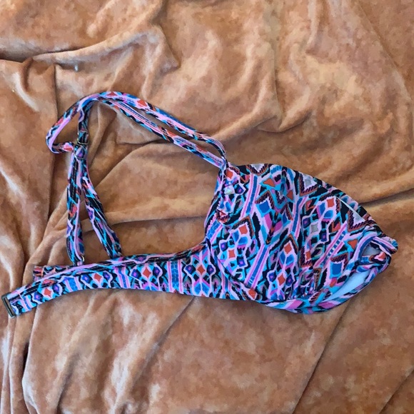 Target swim top size Medium adjustable straps - Picture 1 of 2